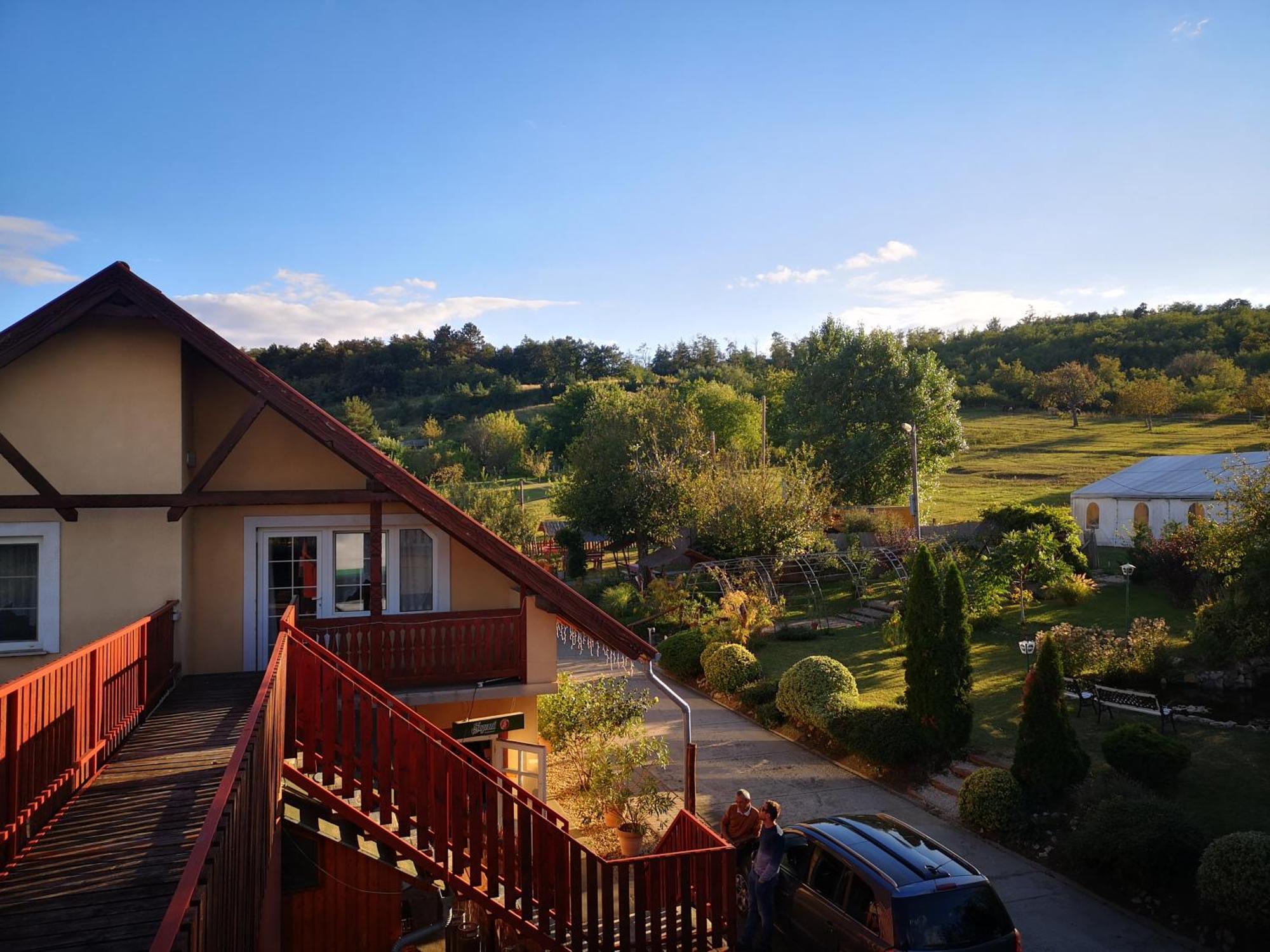 Bed and Breakfast Pilisi Lovas Major, Dorog Экстерьер фото