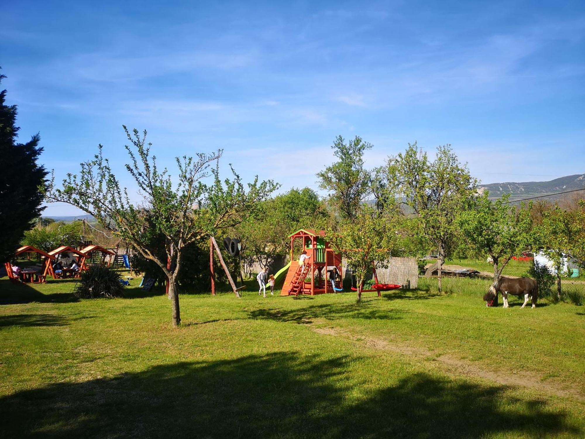 Bed and Breakfast Pilisi Lovas Major, Dorog Экстерьер фото